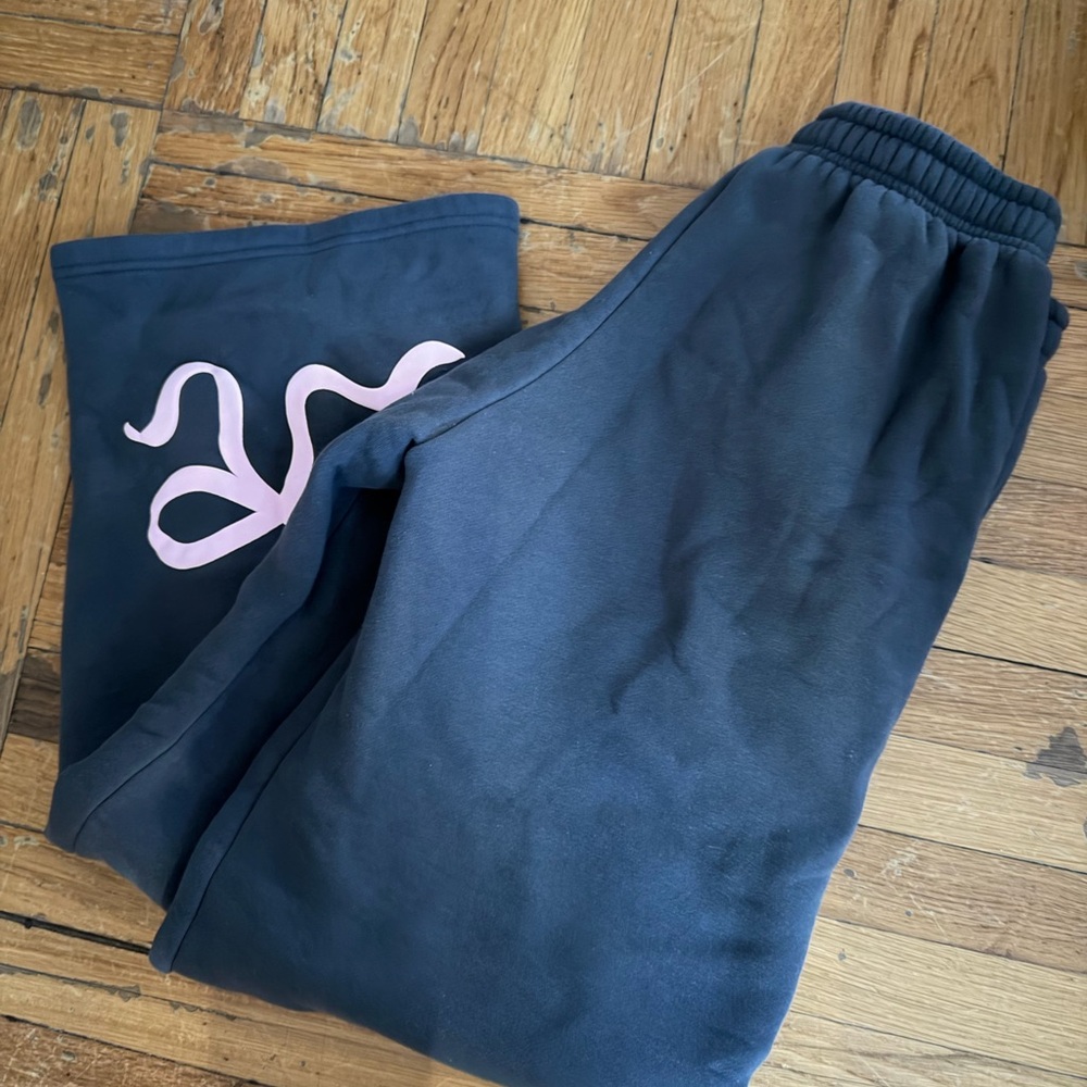 New EDIKTED Bonney Bow Wide Leg
Sweatpants - Picture 3 of 3